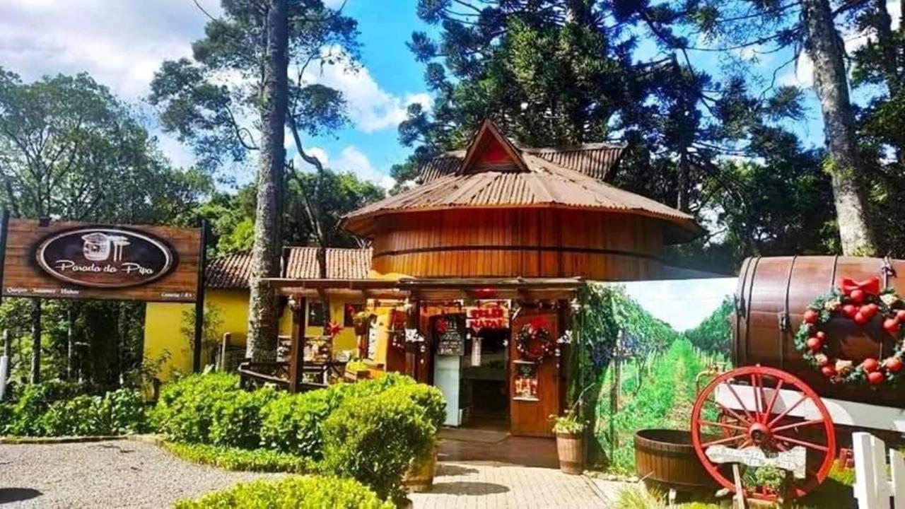 Chale Tematico Em Pipa De Vinho - Parada Da Pipa Chales Canela Exteriér fotografie